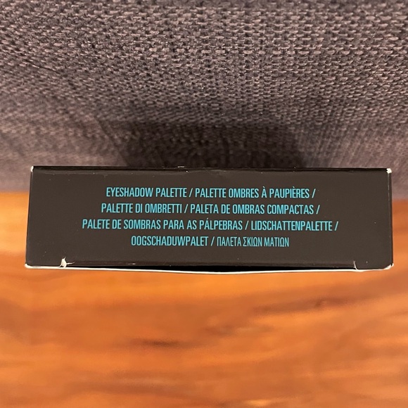 KING KYLIE Eyeshadow Palette Limited Edition Anniversary Collection - 10 Shades - Picture 6 of 16